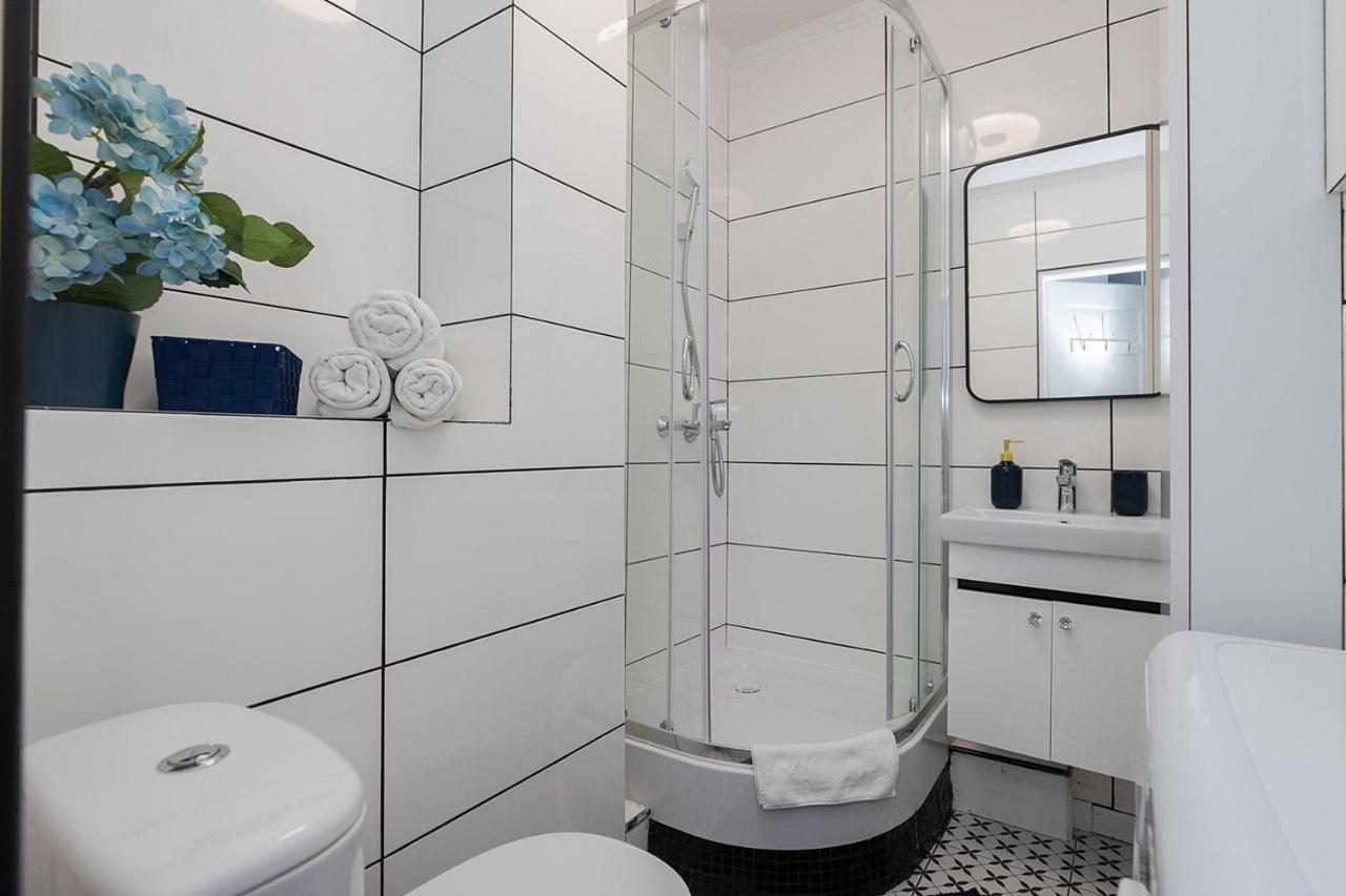 Unit Rooms Warszawa By Metro Rondo Onz Short Rent Idealne Pokoje Na Nocleg W Warszawie エクステリア 写真