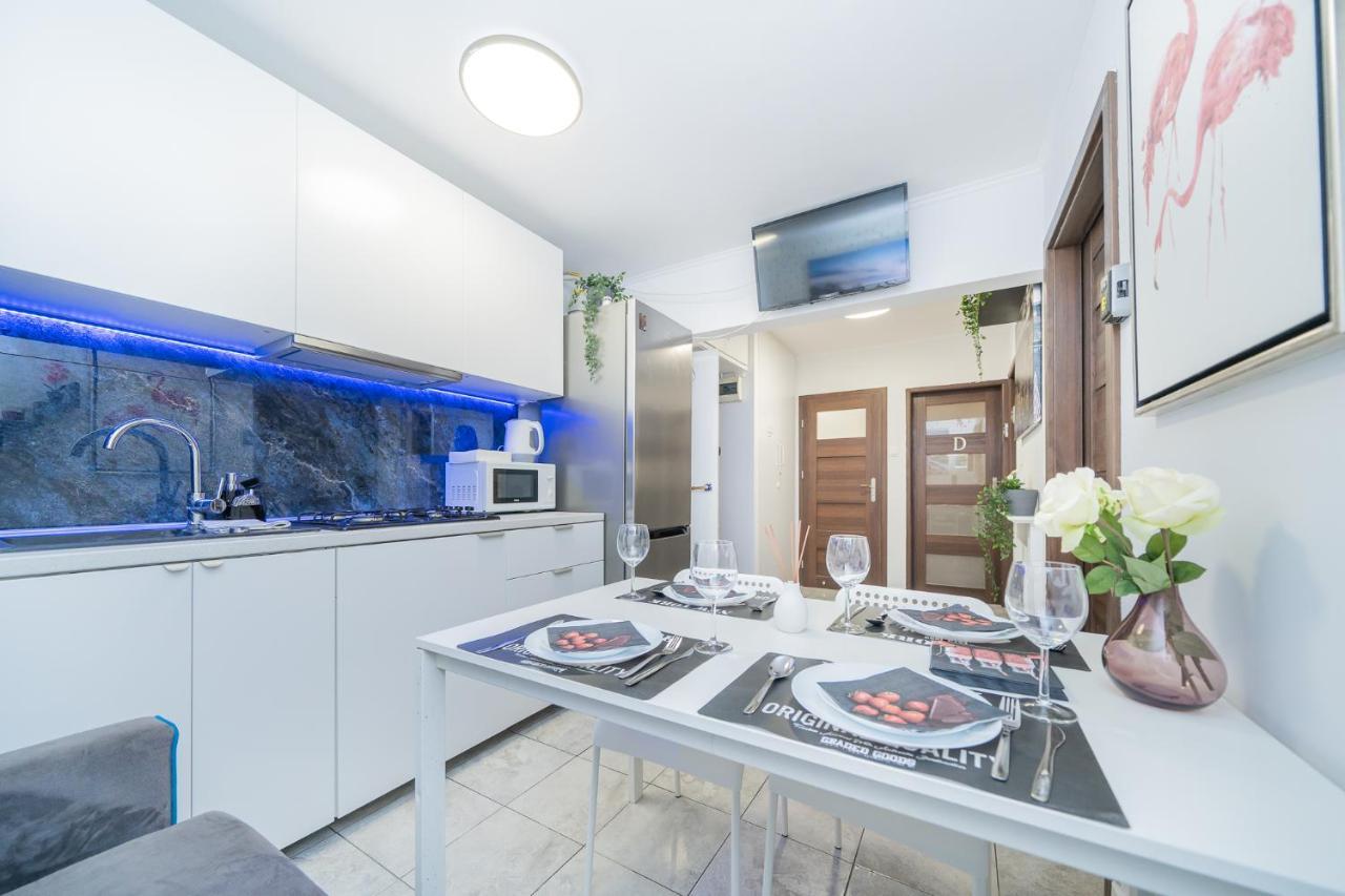 Unit Rooms Warszawa By Metro Rondo Onz Short Rent Idealne Pokoje Na Nocleg W Warszawie エクステリア 写真