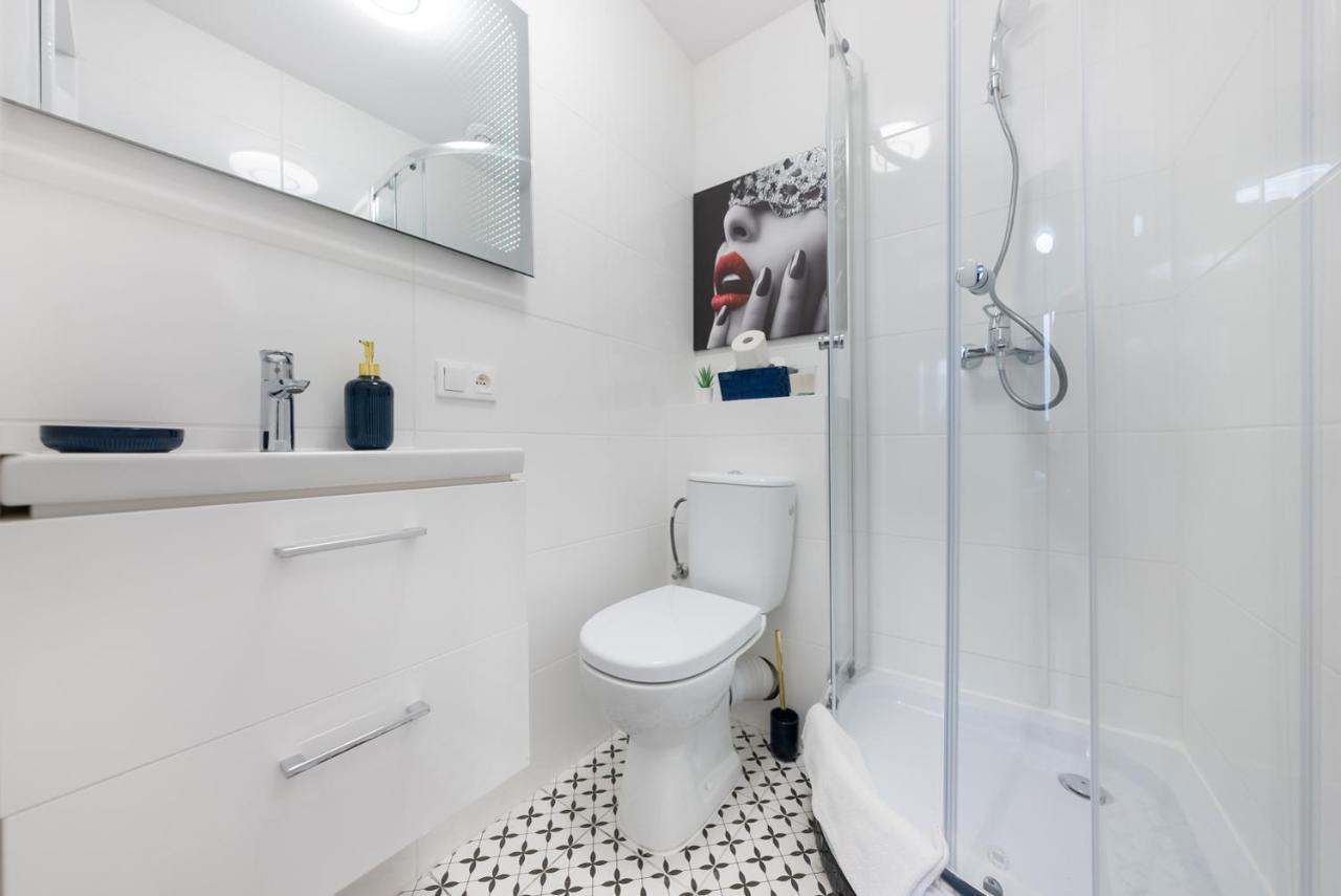 Unit Rooms Warszawa By Metro Rondo Onz Short Rent Idealne Pokoje Na Nocleg W Warszawie エクステリア 写真