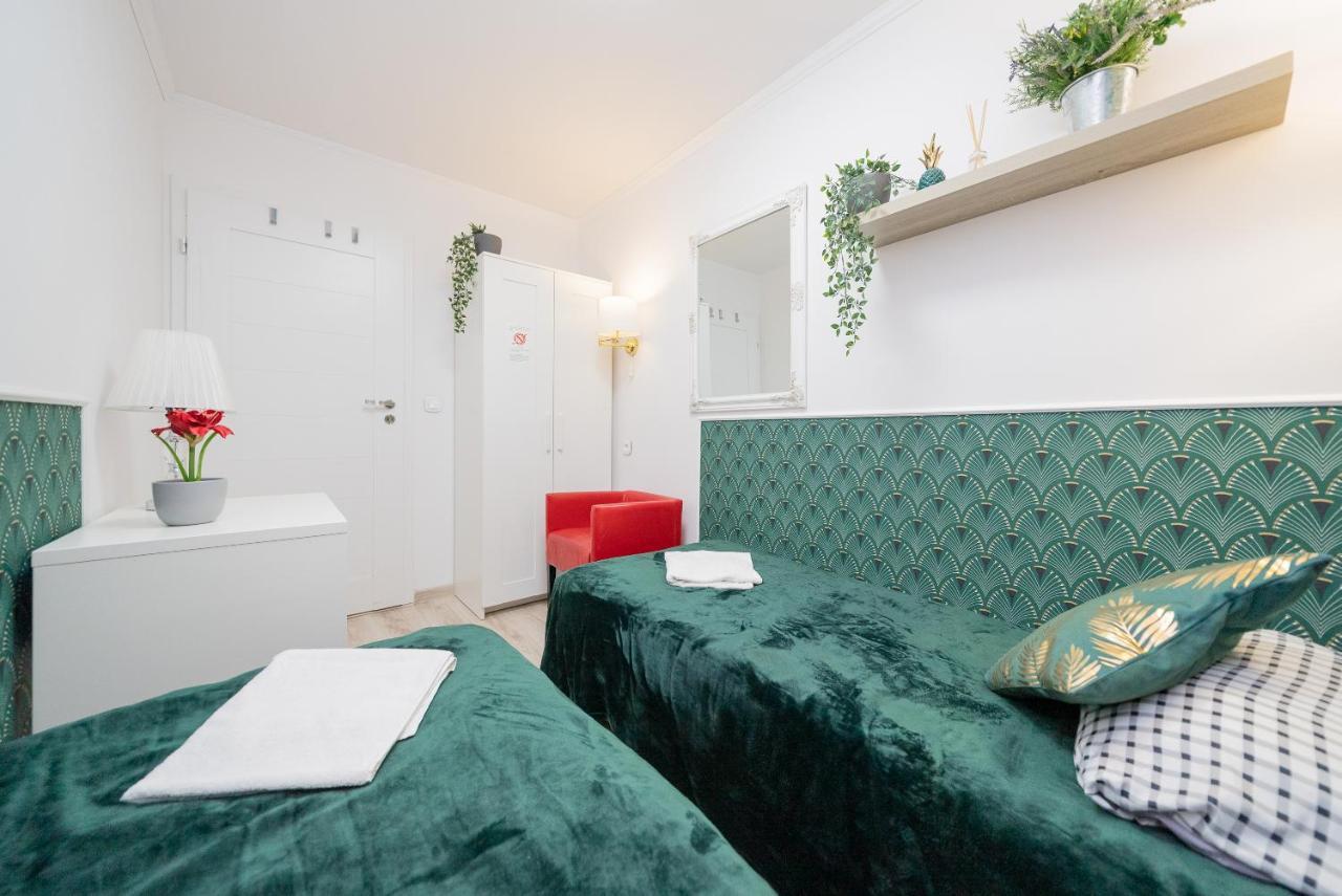 Unit Rooms Warszawa By Metro Rondo Onz Short Rent Idealne Pokoje Na Nocleg W Warszawie エクステリア 写真