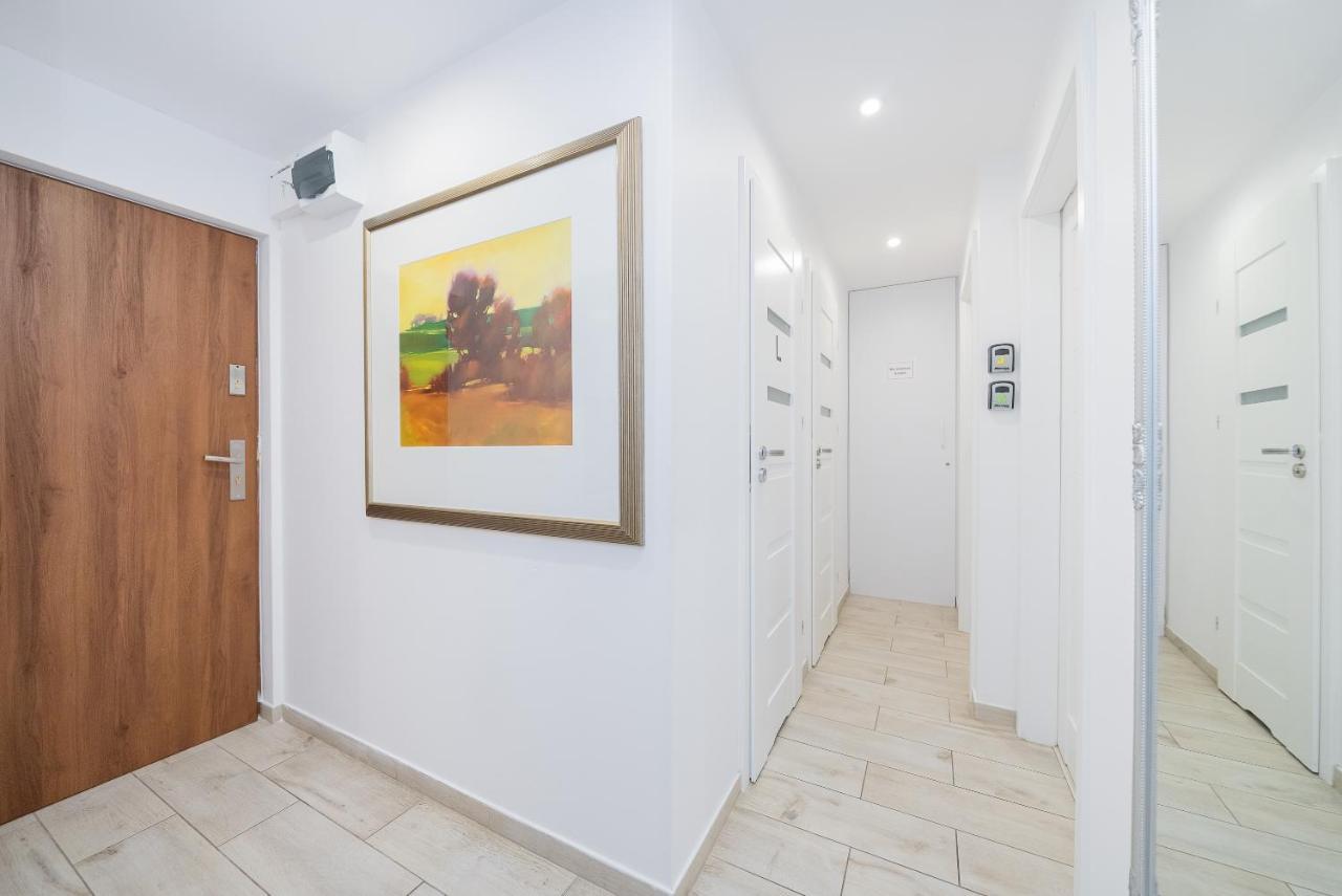 Unit Rooms Warszawa By Metro Rondo Onz Short Rent Idealne Pokoje Na Nocleg W Warszawie エクステリア 写真